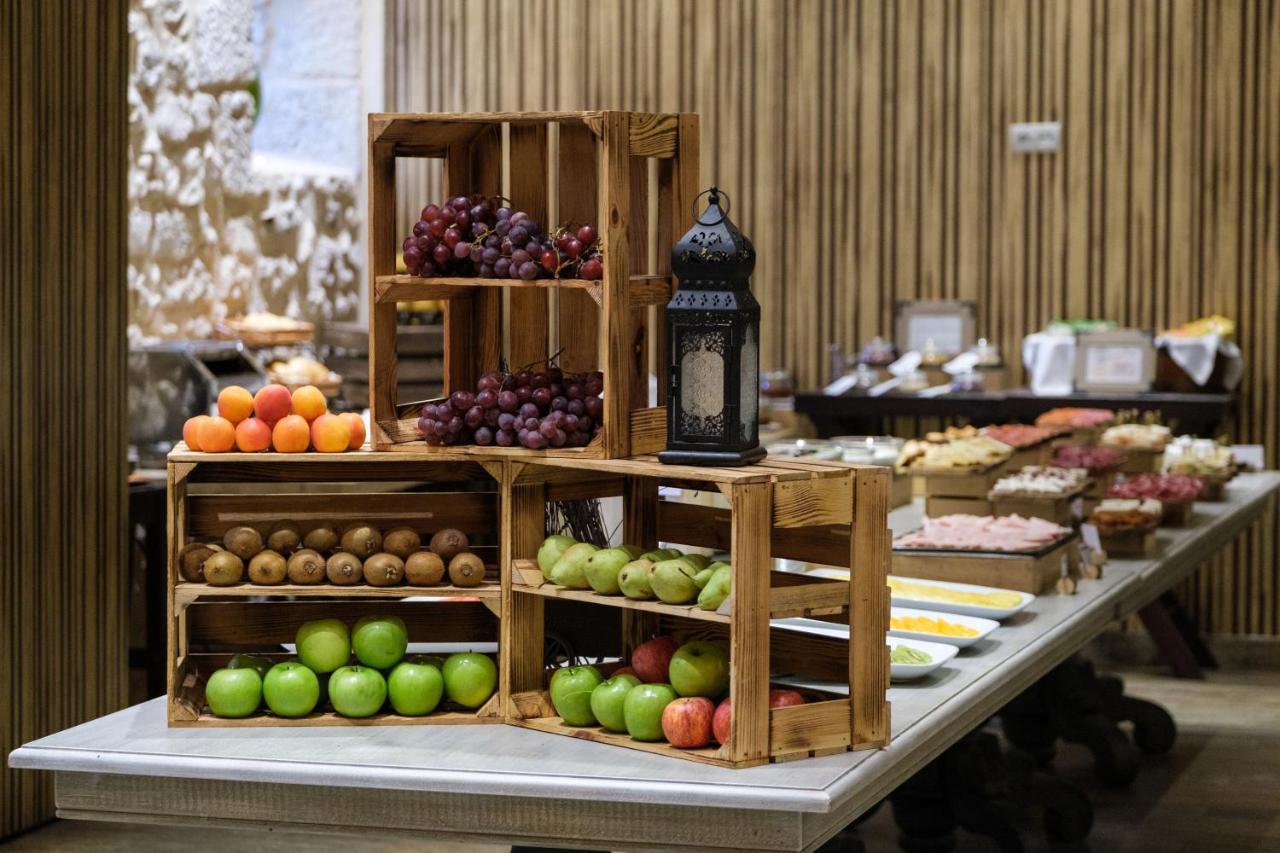 Castilla Termal Monasterio De Valbuena Valbuena De Duero Exterior photo Fruit display at a buffet