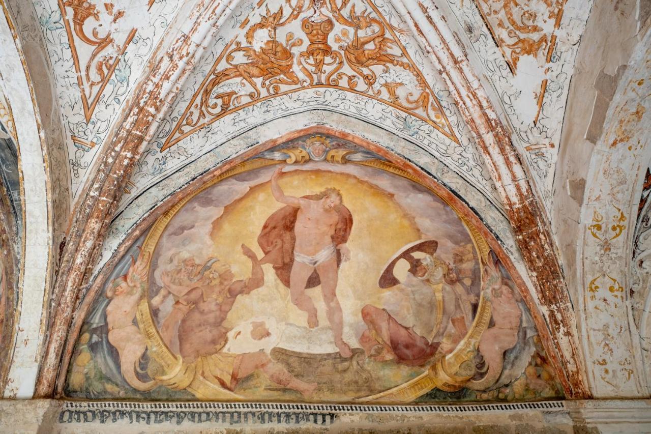 Castilla Termal Monasterio De Valbuena Valbuena De Duero Exterior photo The fresco of the Virgin Mary