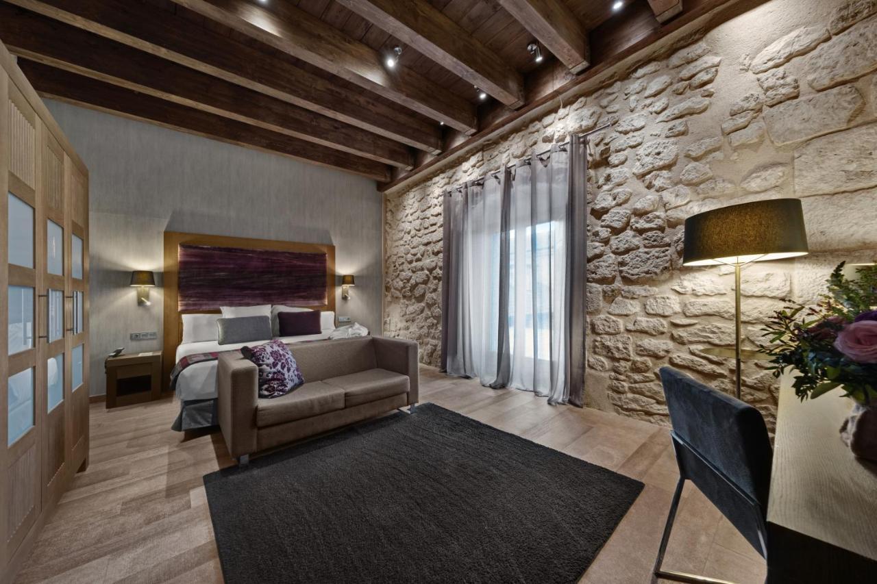 Castilla Termal Monasterio De Valbuena Valbuena De Duero Exterior photo A room at the hotel