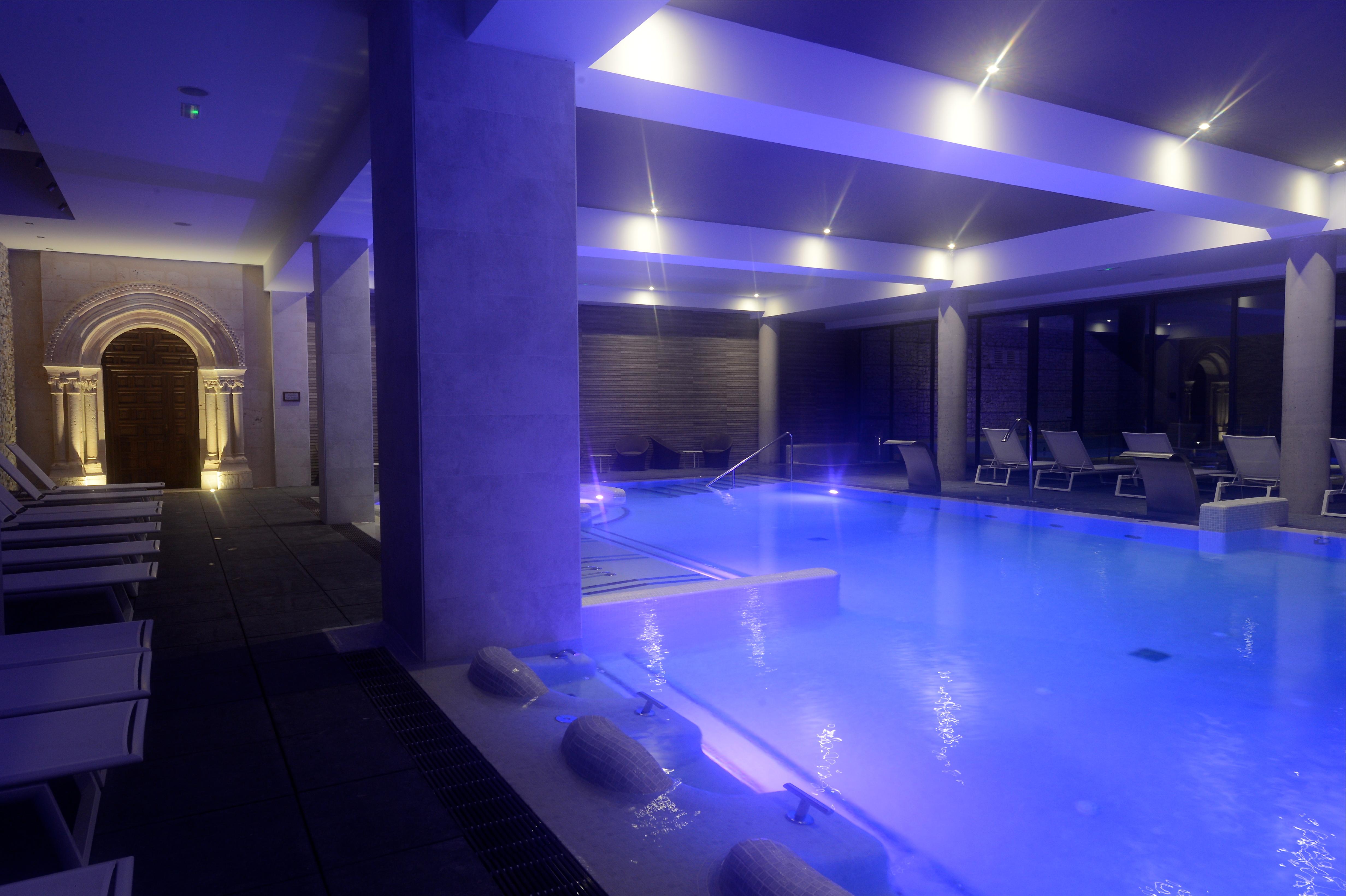 Castilla Termal Monasterio De Valbuena Valbuena De Duero Exterior photo The swimming pool at the hotel