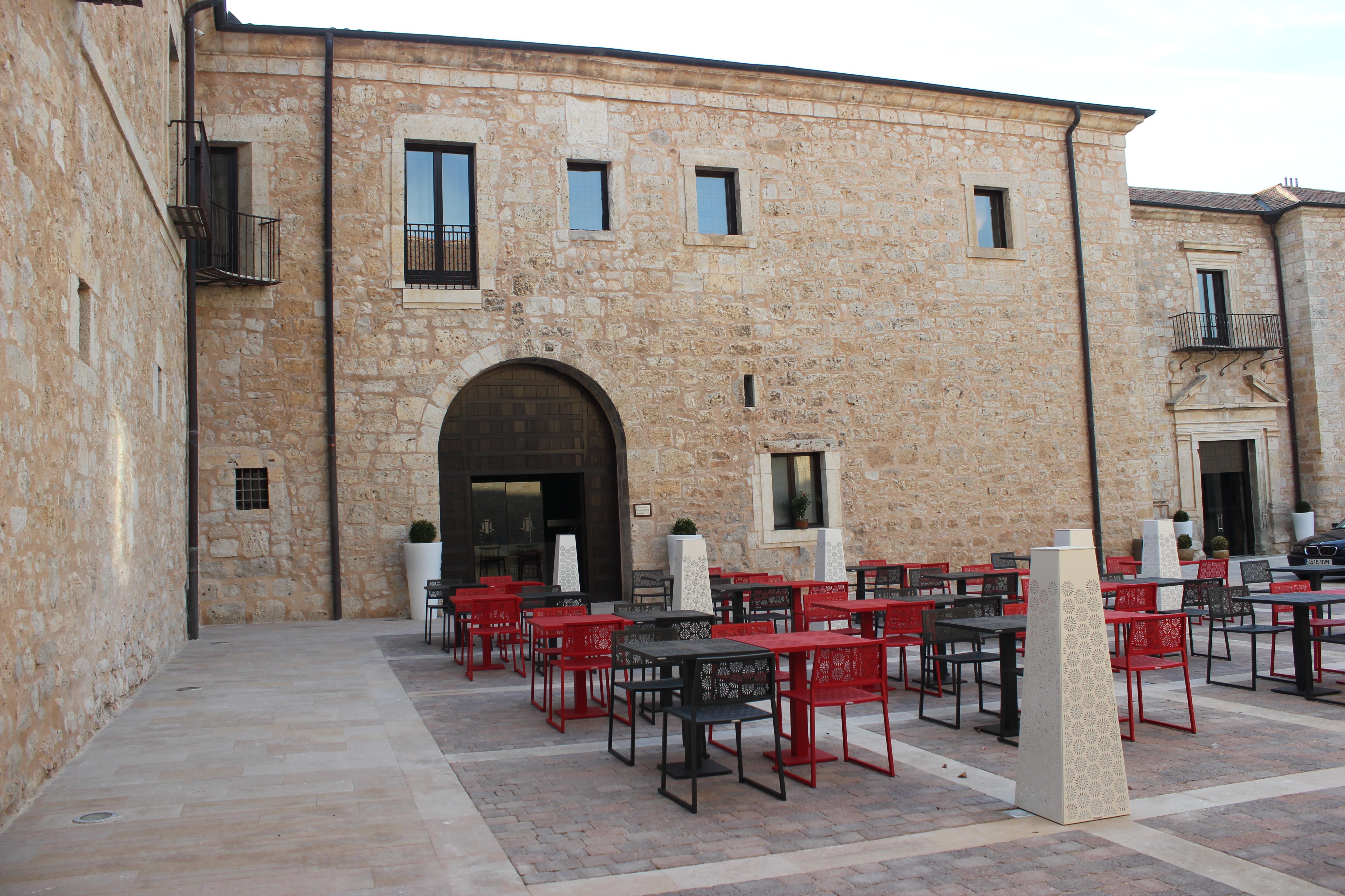 Castilla Termal Monasterio De Valbuena Valbuena De Duero Exterior photo The courtyard of the museum