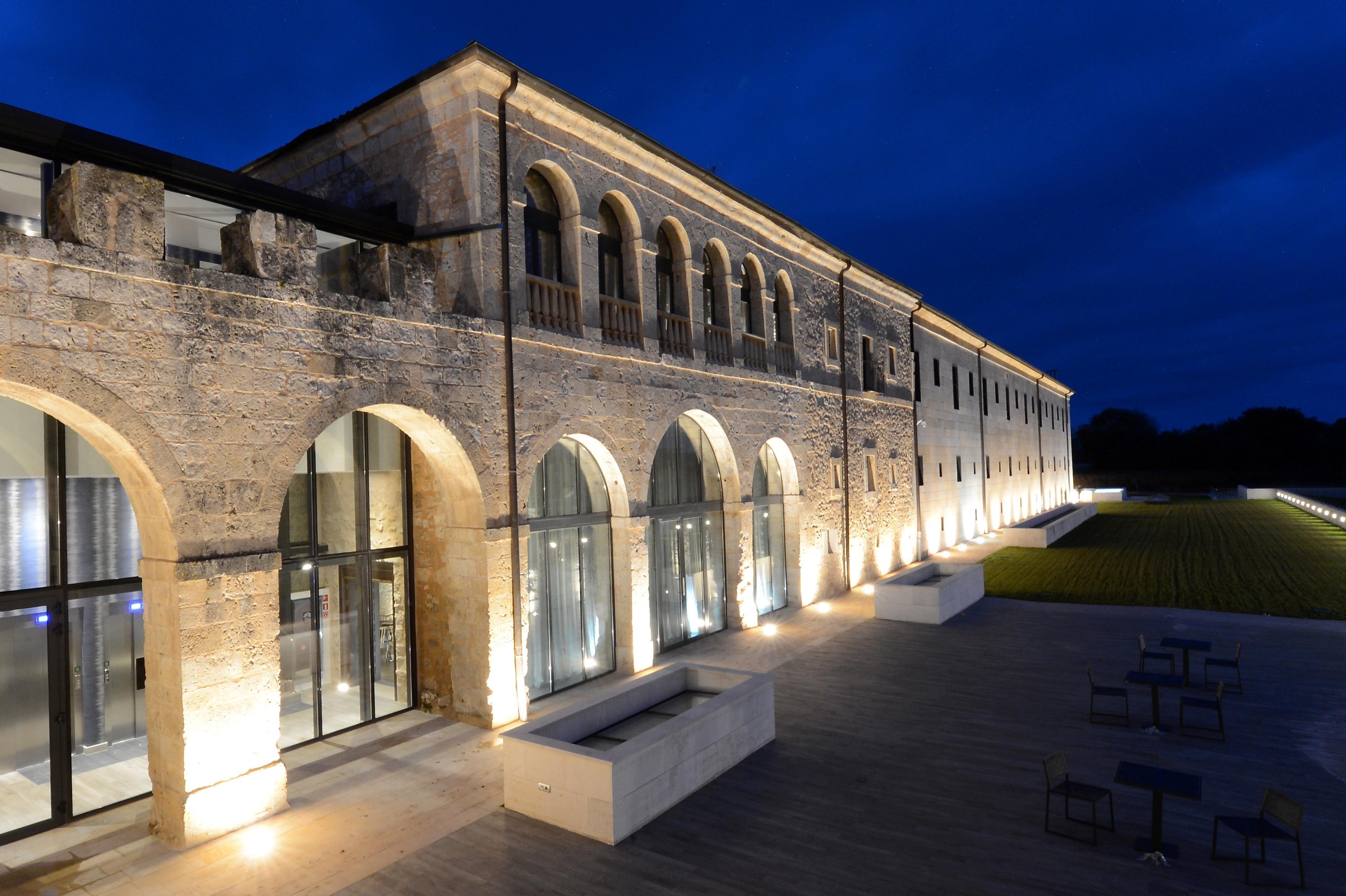 Castilla Termal Monasterio De Valbuena Valbuena De Duero Exterior photo The museum at night
