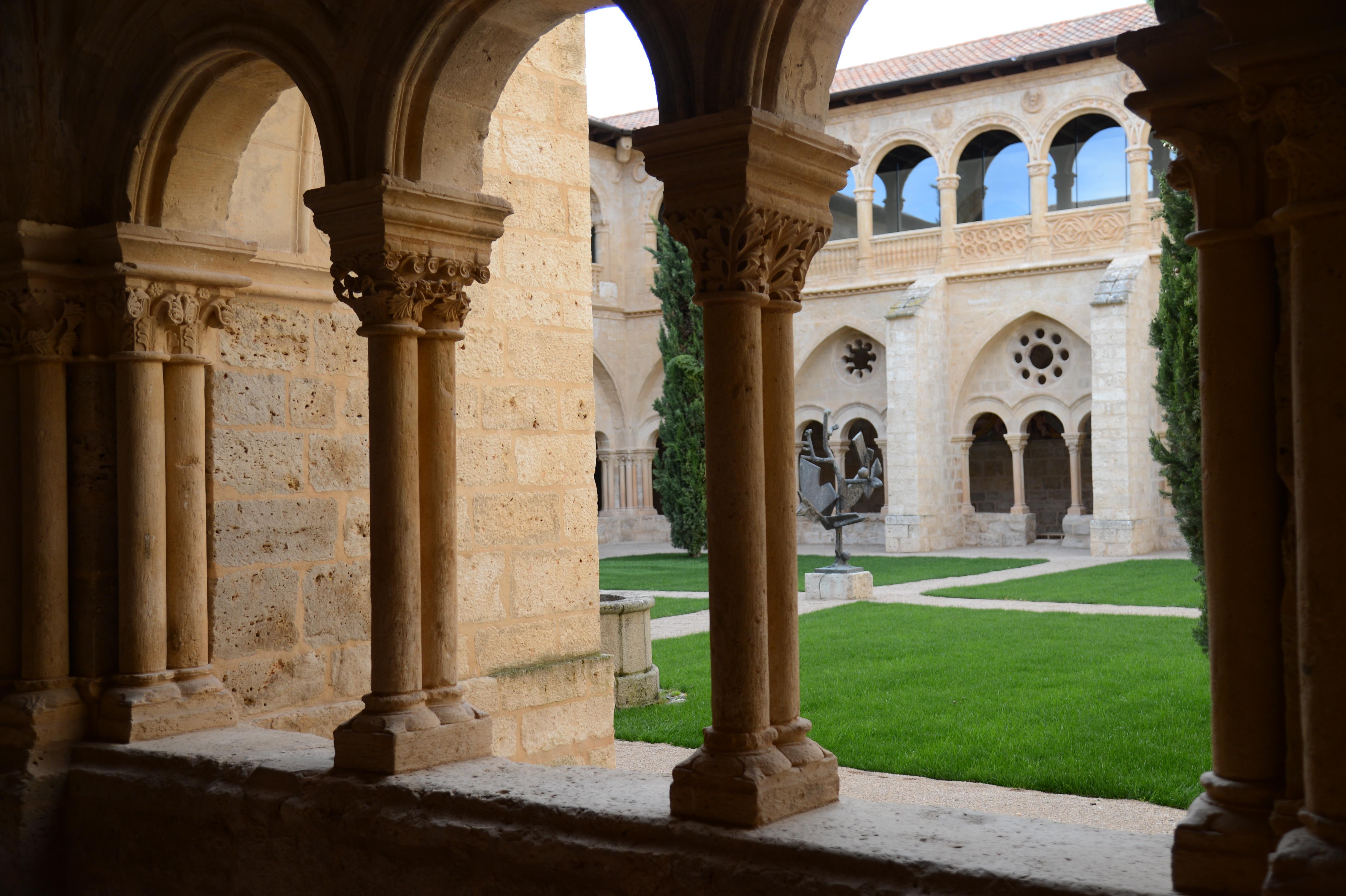 Castilla Termal Monasterio De Valbuena Valbuena De Duero Exterior photo Cloister of the monastery